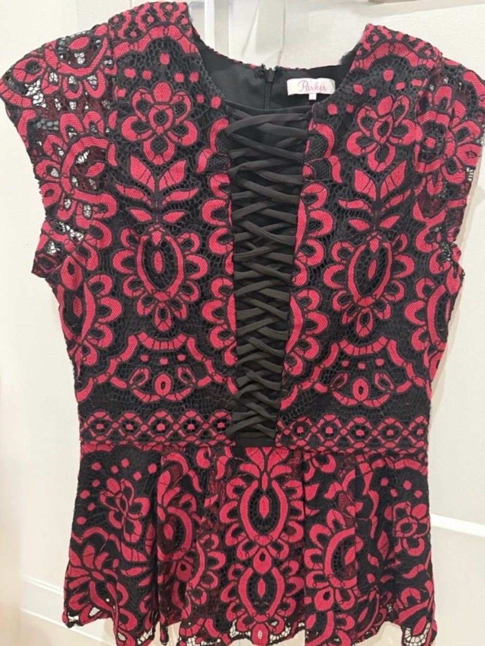 Stunning  Parker Whittney Black & Deep Red Lined Lace Peplum Top. Size Small New